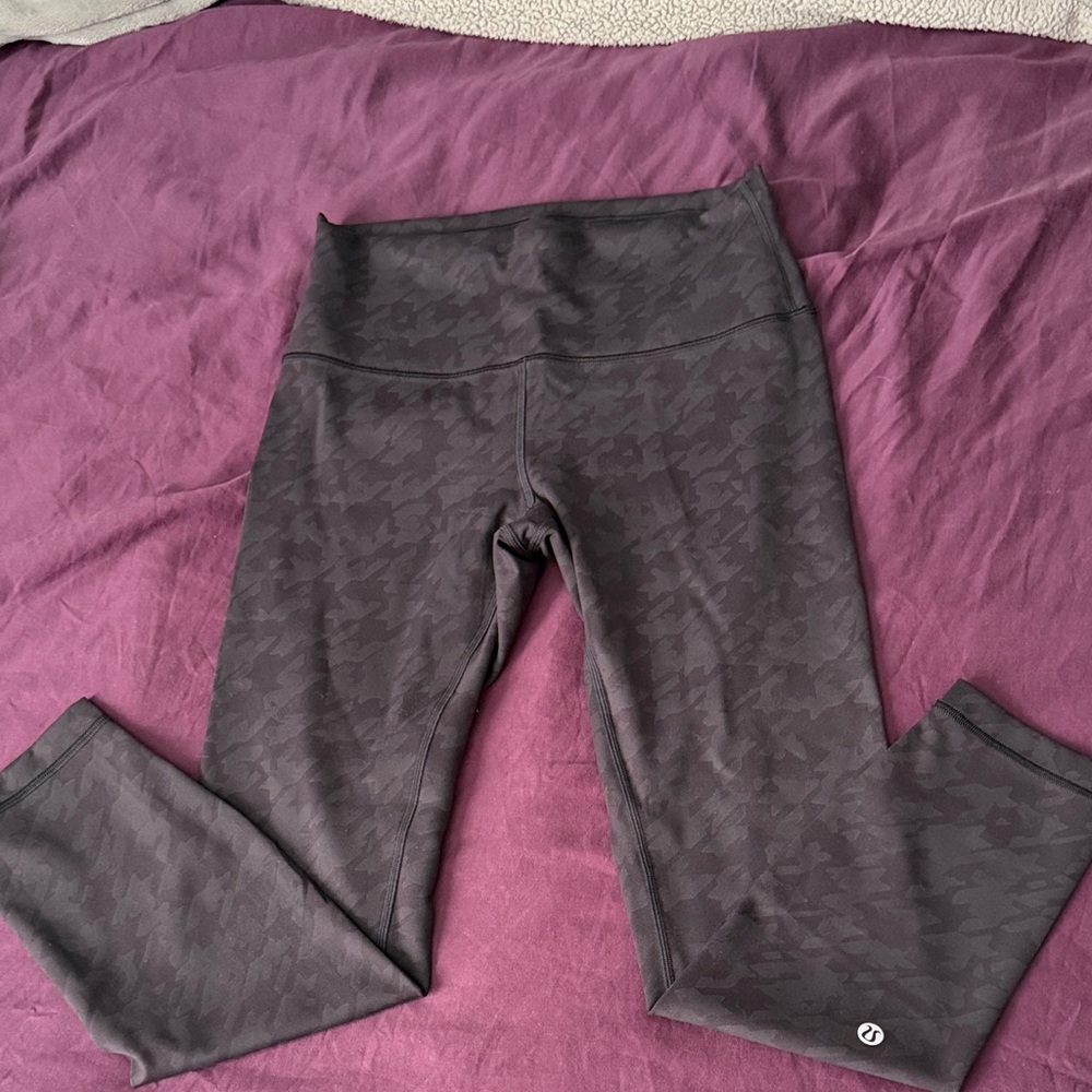 Lululemon black and grey patterned  Wunder Train Leggings